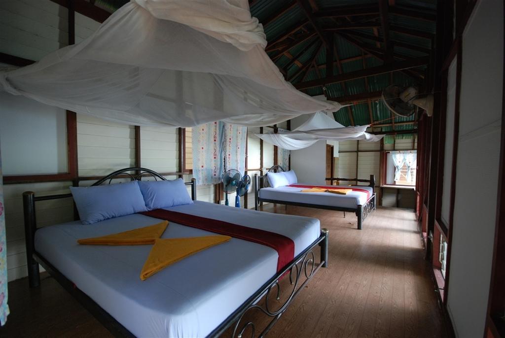 Tohko Beach Resort Islas Phi Phi Habitación foto
